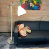 duurzame staande lamp van resthout en hergebruikte materialen